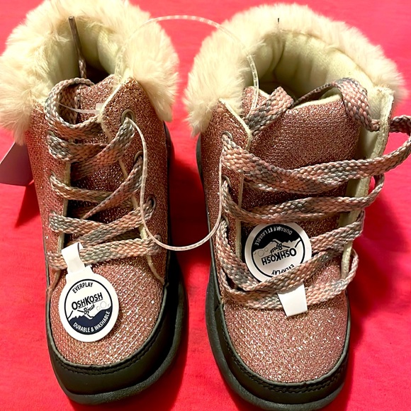 Ever play , cute sparkly pink shoes , for rain or snow - Picture 1 of 8